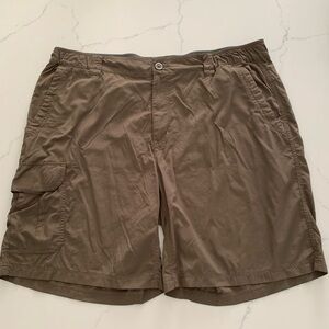Columbia Men’s XL Omni Shade Athletic Multi Pocket Khaki Brown Shorts New No Tag